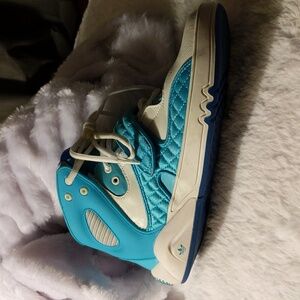 Adidas Originals Women's Roundhouse Mid Sneakers Size 7